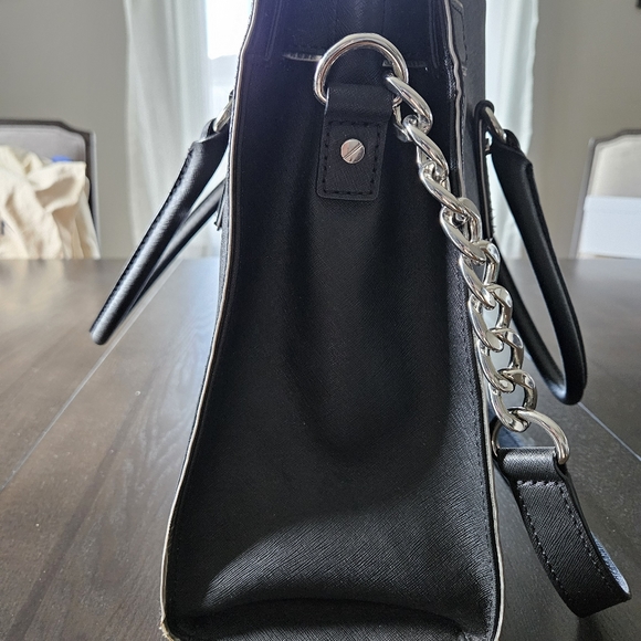 Micheal Kors Hamilton Bag - Picture 6 of 13